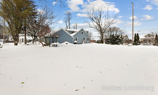 220 Barber Street, Spring Lake, MI 49456