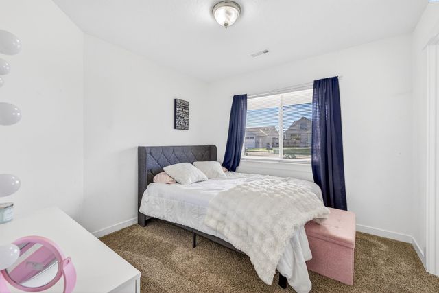 2909 E Helena St, Pasco, WA 99301