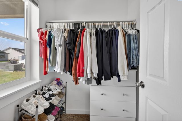 2909 E Helena St, Pasco, WA 99301