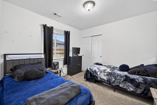 2909 E Helena St, Pasco, WA 99301