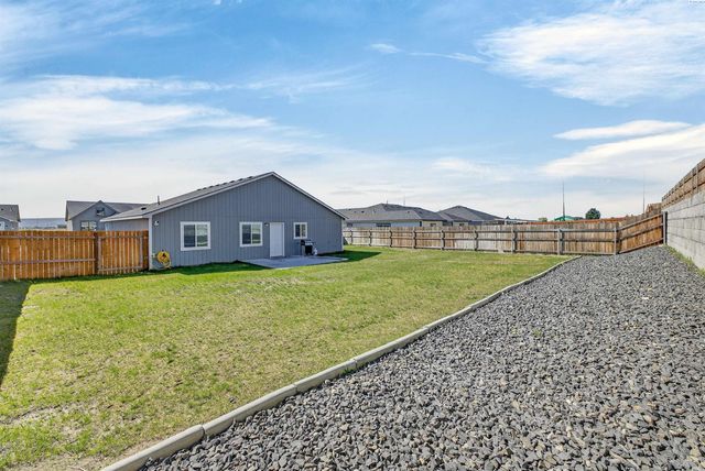 2909 E Helena St, Pasco, WA 99301