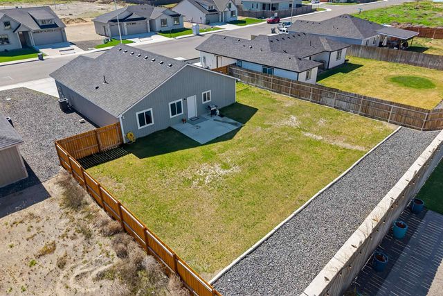 2909 E Helena St, Pasco, WA 99301