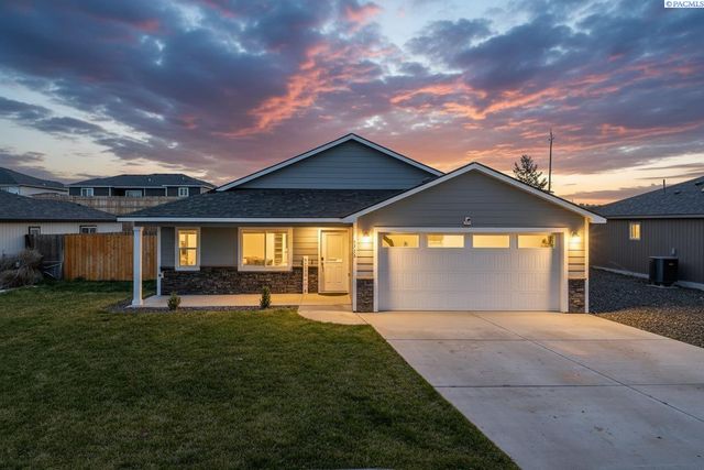 2909 E Helena St, Pasco, WA 99301