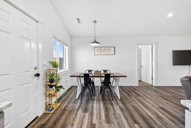 2909 E Helena St, Pasco, WA 99301