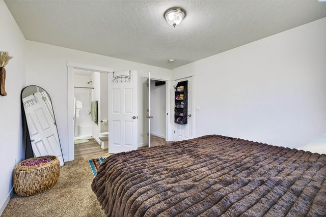 2909 E Helena St, Pasco, WA 99301