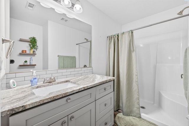 2909 E Helena St, Pasco, WA 99301