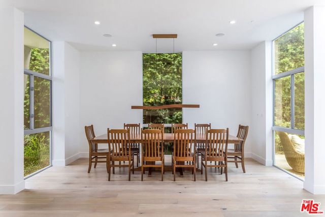 3728 S Barrington Avenue, Los Angeles, CA 90066