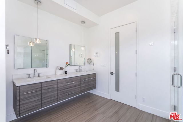 3728 S Barrington Avenue, Los Angeles, CA 90066