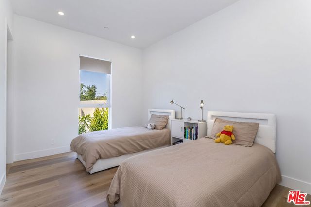 3728 S Barrington Avenue, Los Angeles, CA 90066