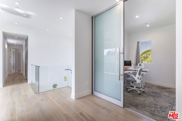 3728 S Barrington Avenue, Los Angeles, CA 90066