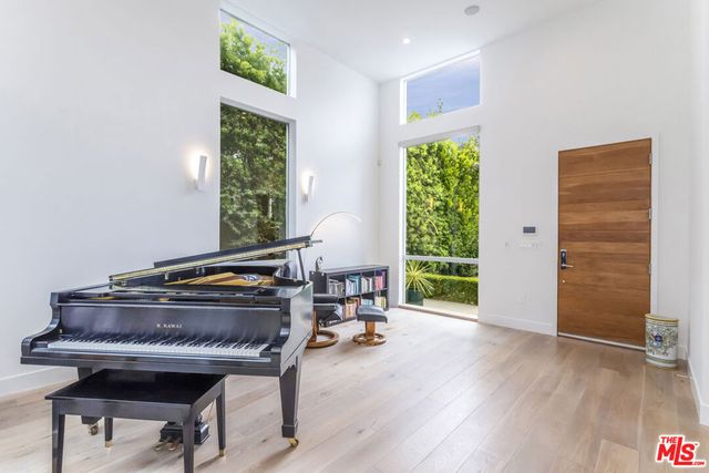 3728 S Barrington Avenue, Los Angeles, CA 90066