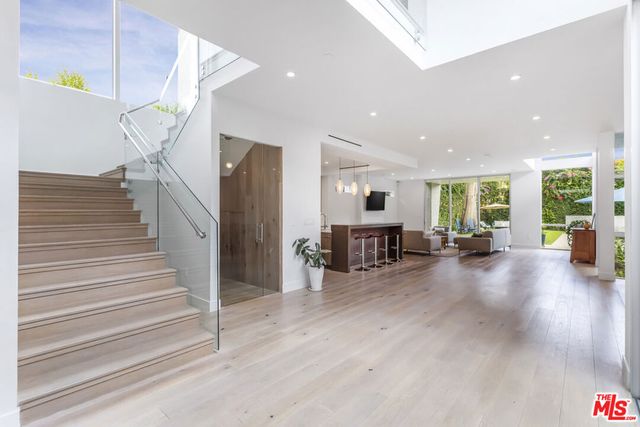 3728 S Barrington Avenue, Los Angeles, CA 90066