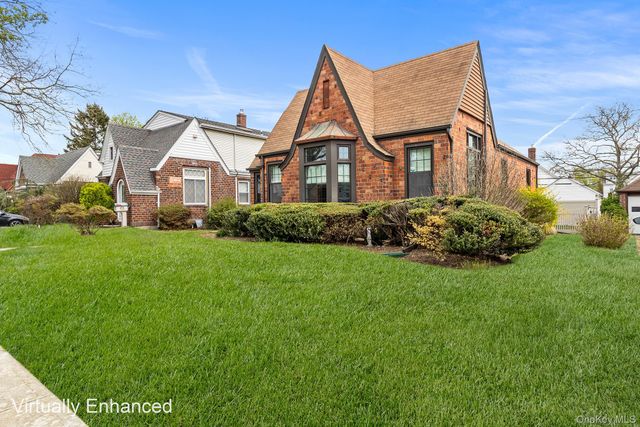 524 Concord Avenue, Williston Park, NY 11596
