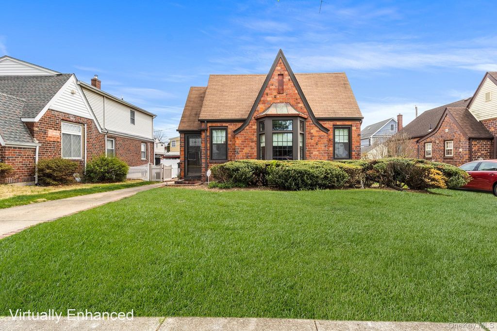 524 Concord Avenue, Williston Park, NY 11596