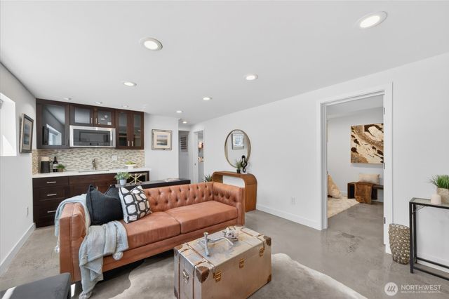 19927 89th Place W, Edmonds, WA 98026
