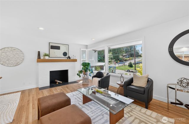 19927 89th Place W, Edmonds, WA 98026