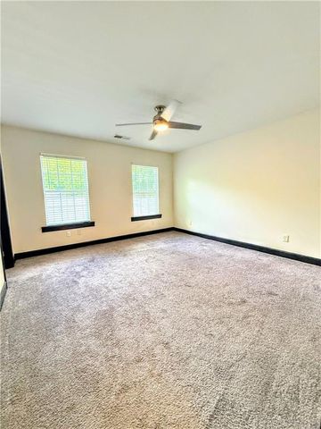 657 S Grand Avenue NW, Atlanta, GA 30318