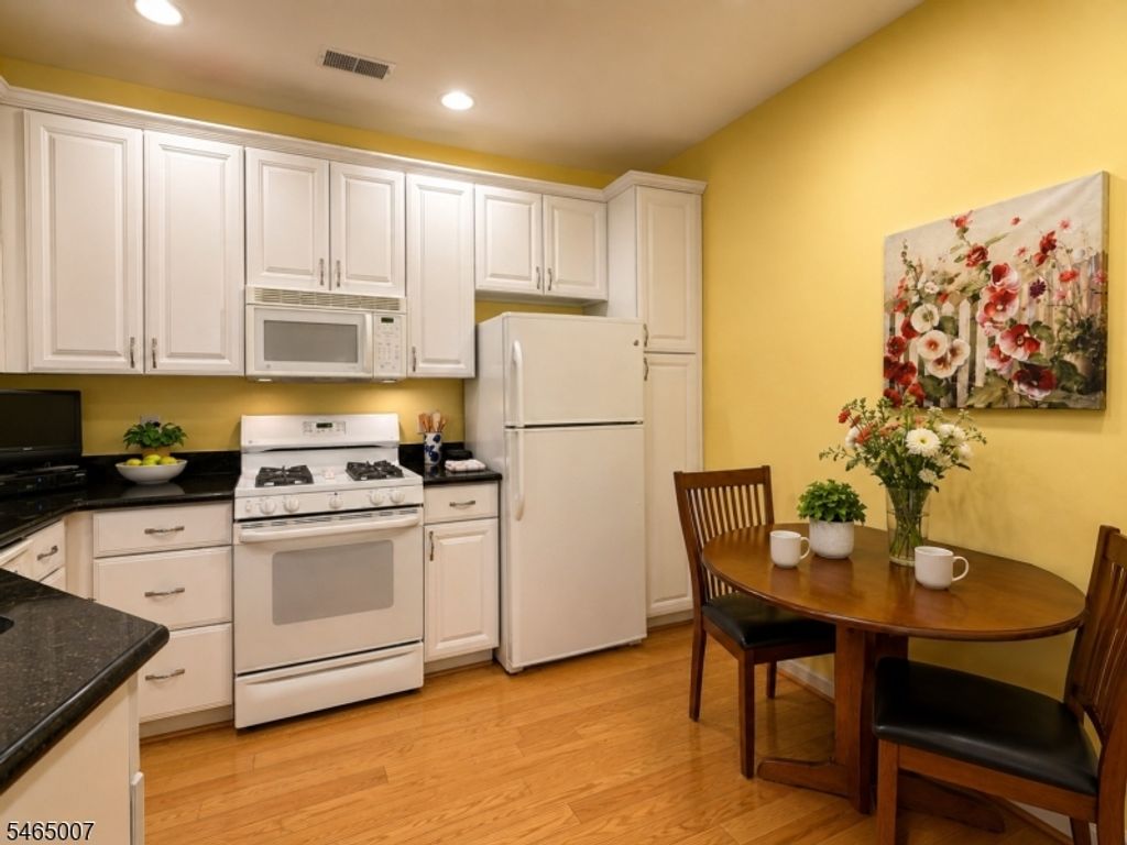 80 Ridgewood Rd 107, Washington Twp., NJ 07676 — photo 5