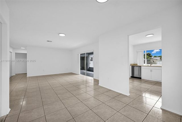 9480 NW 24th Pl, Sunrise, FL 33322