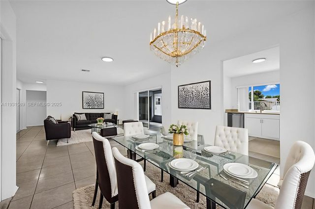 9480 NW 24th Pl, Sunrise, FL 33322