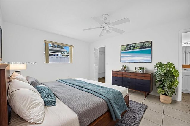 9480 NW 24th Pl, Sunrise, FL 33322