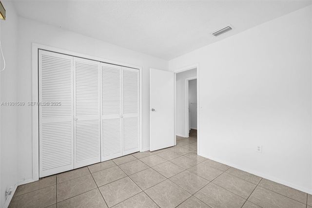 9480 NW 24th Pl, Sunrise, FL 33322