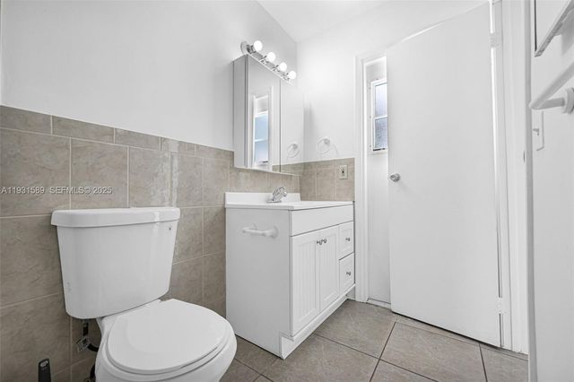 9480 NW 24th Pl, Sunrise, FL 33322