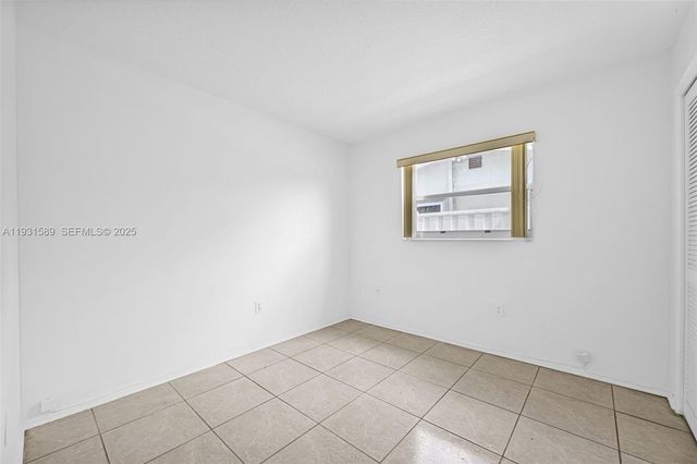 9480 NW 24th Pl, Sunrise, FL 33322