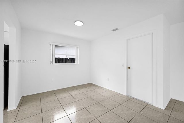 9480 NW 24th Pl, Sunrise, FL 33322