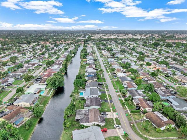 9480 NW 24th Pl, Sunrise, FL 33322