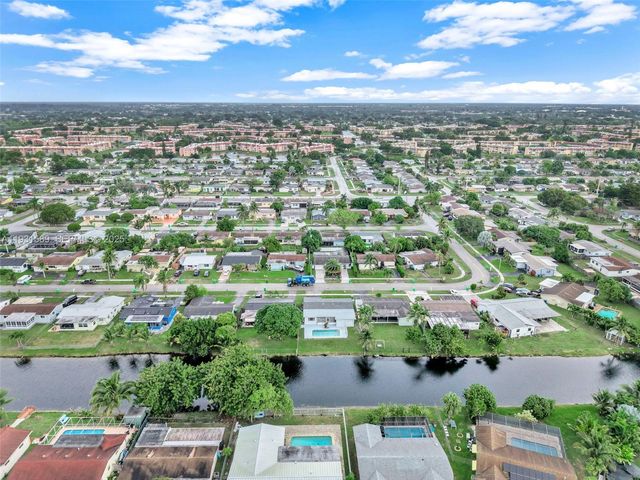 9480 NW 24th Pl, Sunrise, FL 33322