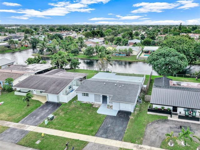9480 NW 24th Pl, Sunrise, FL 33322