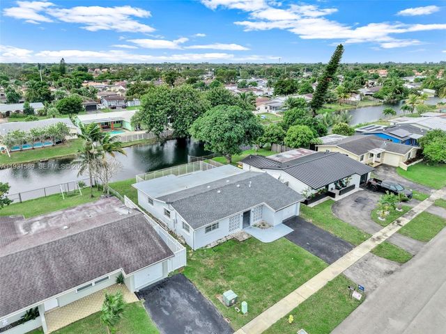 9480 NW 24th Pl, Sunrise, FL 33322