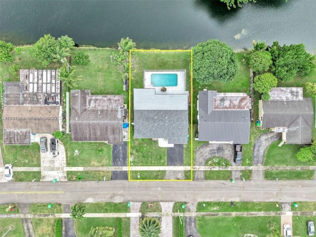 9480 NW 24th Pl, Sunrise, FL 33322