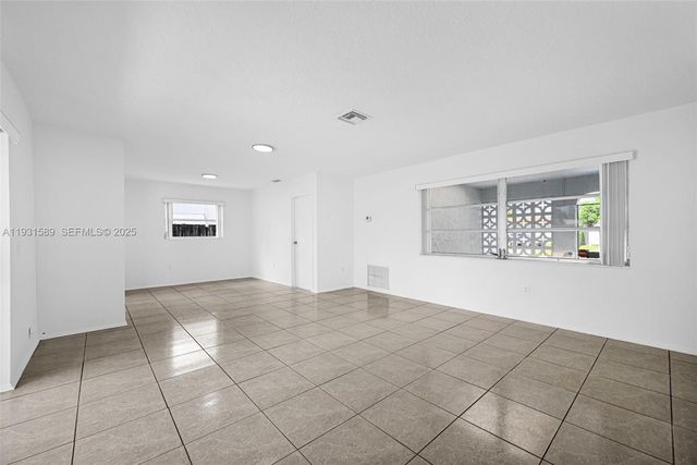 9480 NW 24th Pl, Sunrise, FL 33322