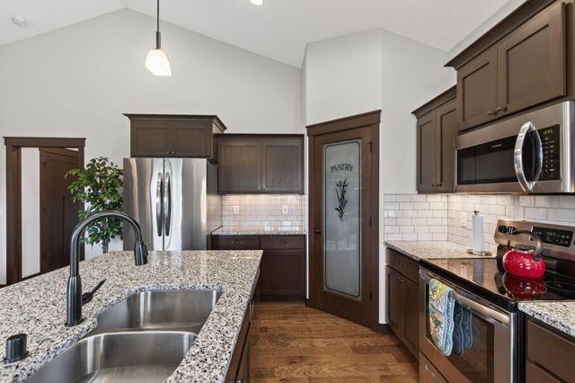 1305 Meadow Court, Shakopee, MN 55379