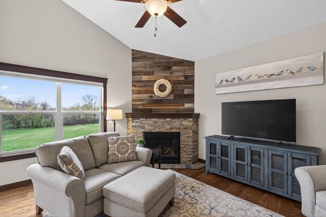 1305 Meadow Court, Shakopee, MN 55379