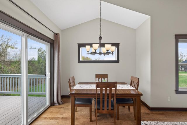 1305 Meadow Court, Shakopee, MN 55379