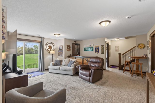 1305 Meadow Court, Shakopee, MN 55379
