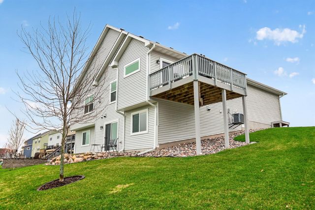 1305 Meadow Court, Shakopee, MN 55379