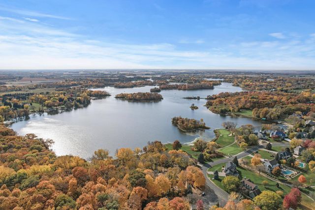 1305 Meadow Court, Shakopee, MN 55379