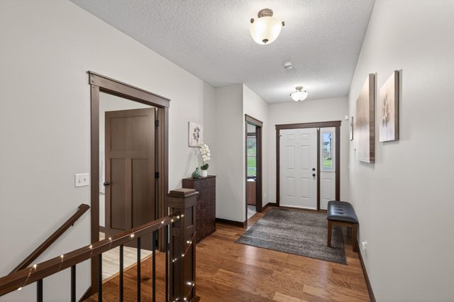 1305 Meadow Court, Shakopee, MN 55379