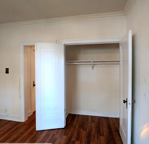 2536 N Sawyer Avenue 402, Chicago, IL 60647