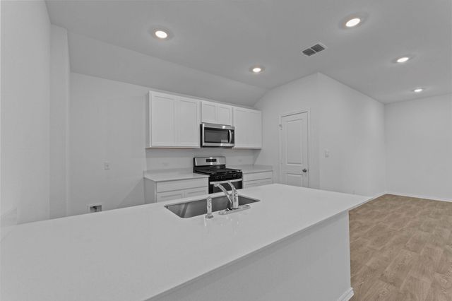 320 Nizao LN, Bastrop, TX 78602