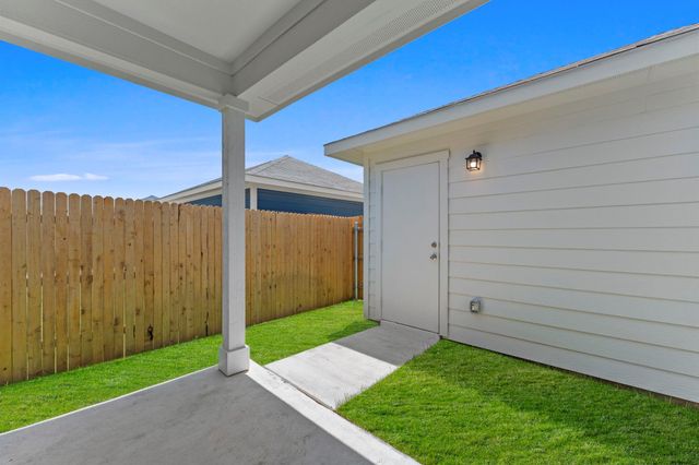 320 Nizao LN, Bastrop, TX 78602