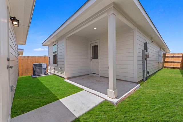 320 Nizao LN, Bastrop, TX 78602