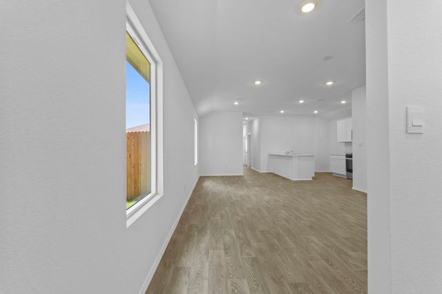 320 Nizao LN, Bastrop, TX 78602