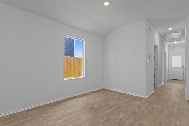 320 Nizao LN, Bastrop, TX 78602