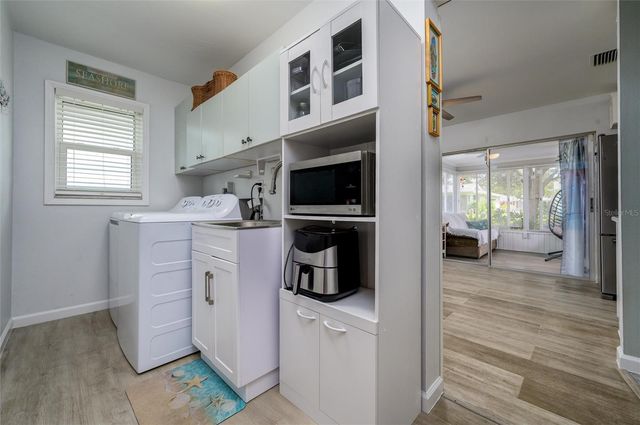 1472 QUEEN ANNE DRIVE, Palm Harbor, FL 34684