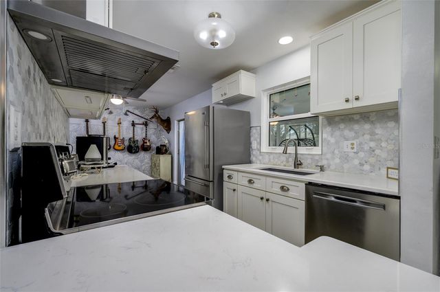 1472 QUEEN ANNE DRIVE, Palm Harbor, FL 34684